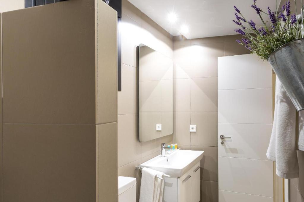 Atrivm San Julian Apartment Севилья Экстерьер фото